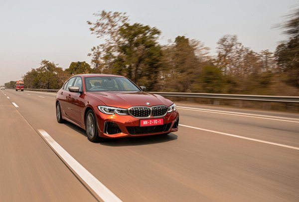 Comment les innovations en IA améliorent-elles la performance des véhicules ?